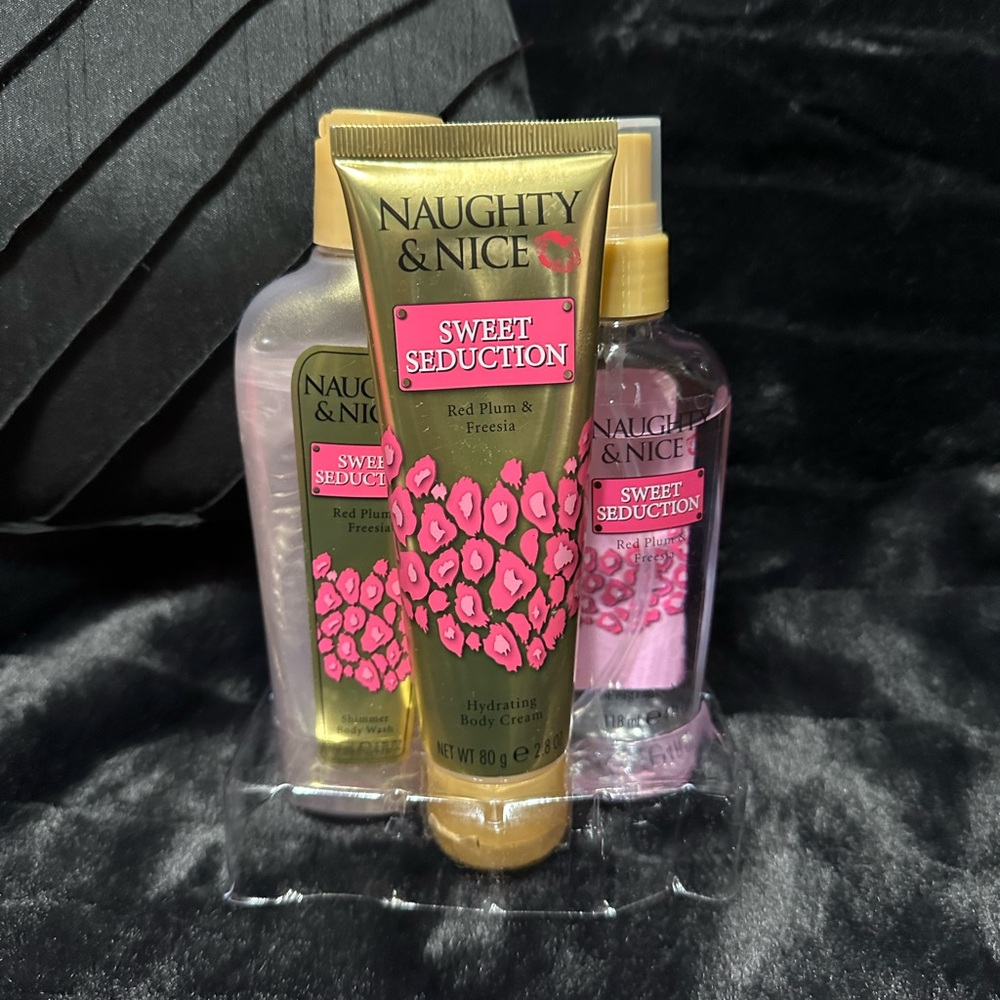 Naughty and Nice Bath Set